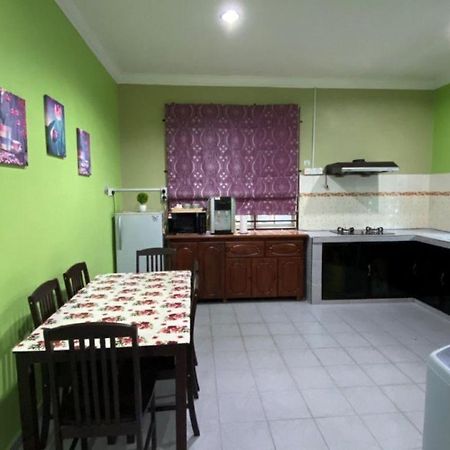 Seri Idaman Guest House Pasir Mas Esterno foto