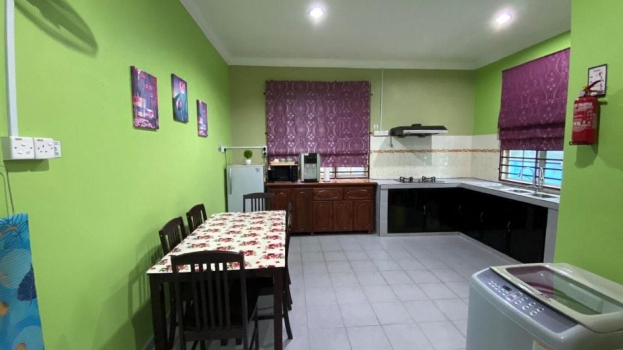 Seri Idaman Guest House Pasir Mas Esterno foto