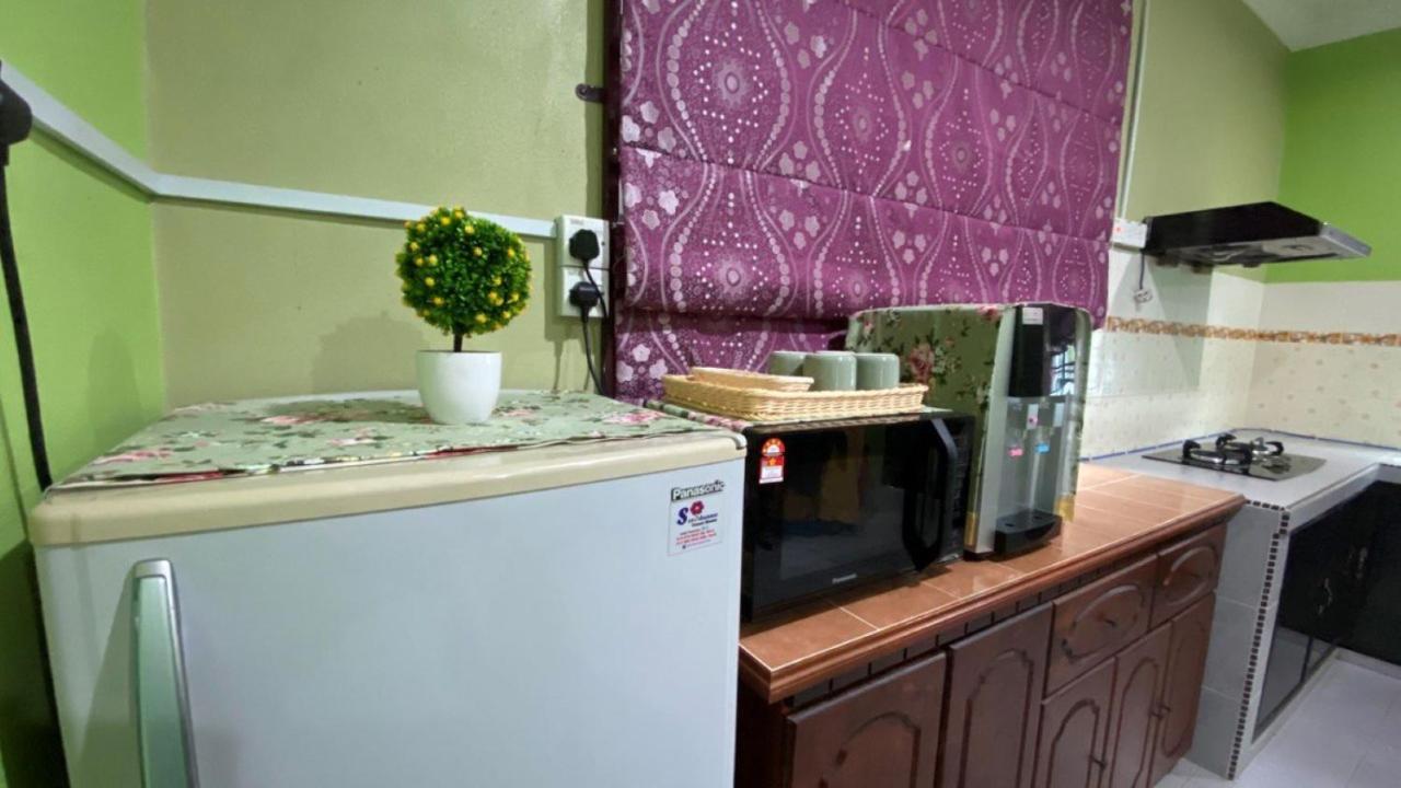 Seri Idaman Guest House Pasir Mas Esterno foto