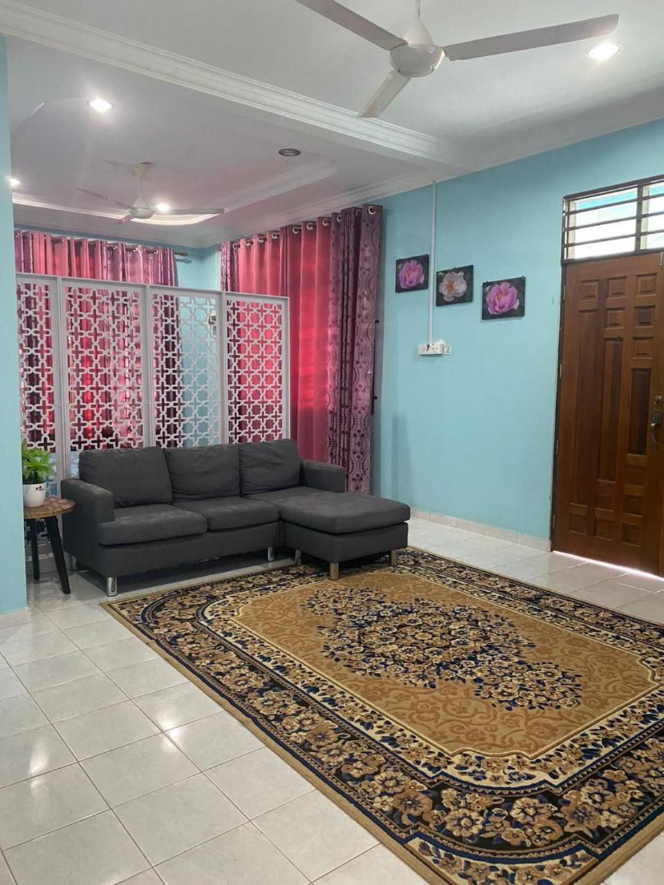 Seri Idaman Guest House Pasir Mas Esterno foto