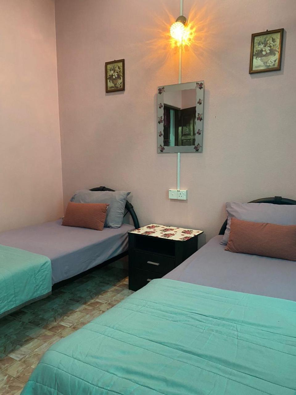 Seri Idaman Guest House Pasir Mas Esterno foto