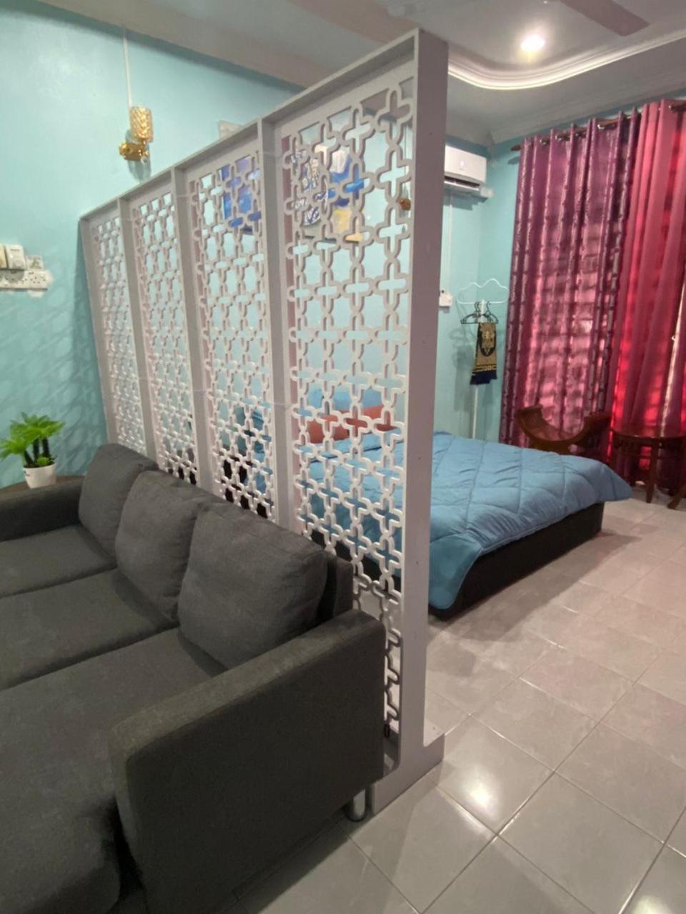 Seri Idaman Guest House Pasir Mas Esterno foto
